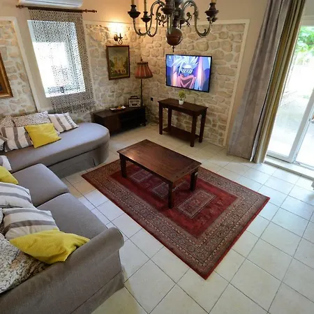 Holiday Beriva Tatil Evi